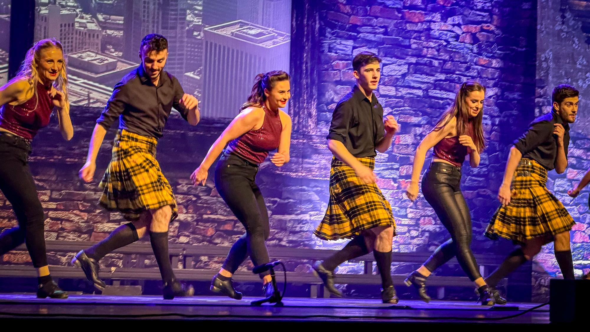 „Rhythm of the Dance“ entfacht mit rasantem Tanz, Live-Musik und jugendlicher Dynamik ein mitreißendes Kulturerlebnis Erholungshaus.