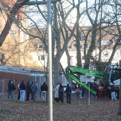 Mitte Dezember verhinderten Schüler, Lehrer und Lokalpolitiker mit ihrem Protest die Fortführung der gerade begonnenen Baumfällungen am Berufskolleg Ulrepforte.