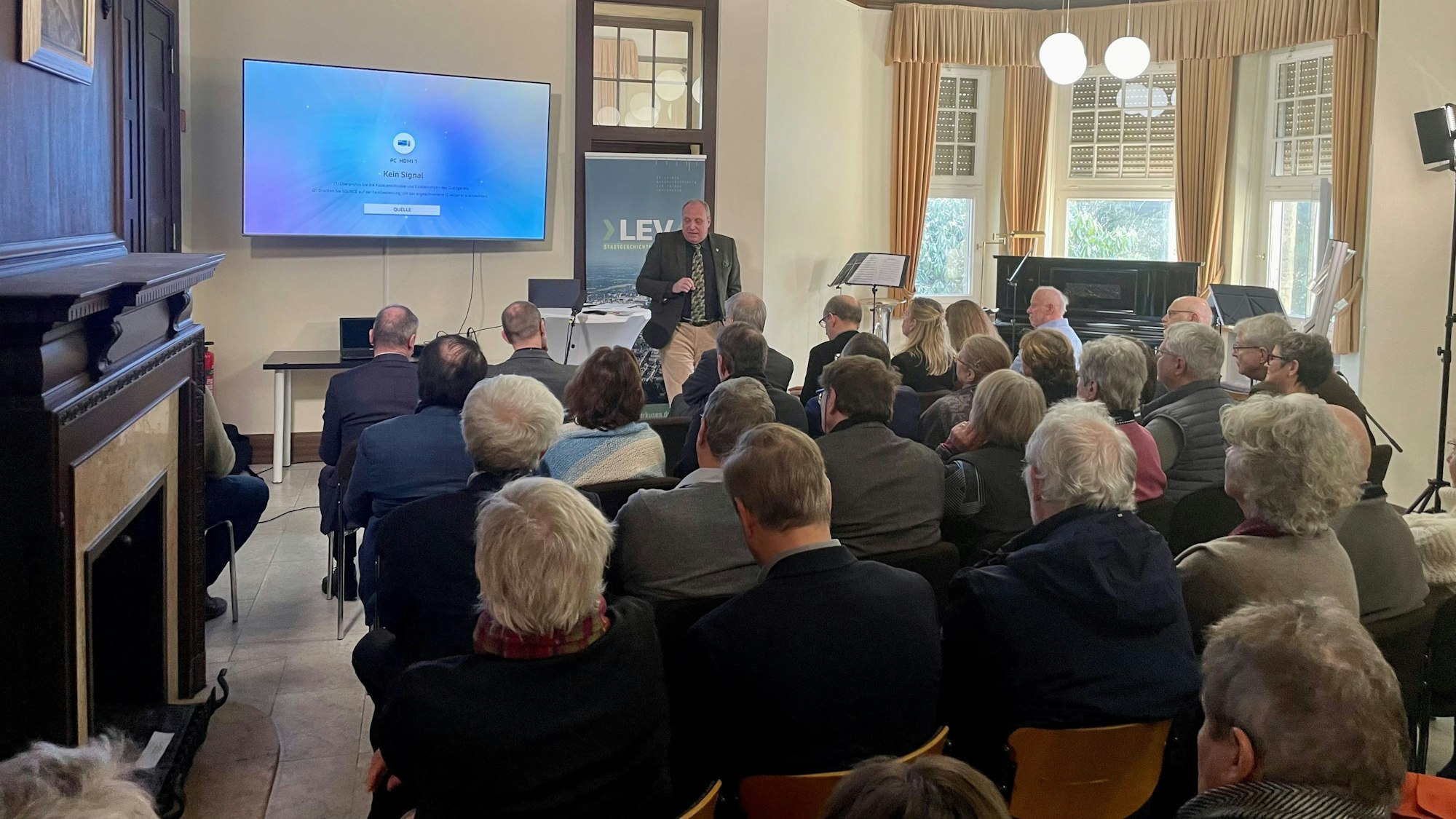 Michael Gutbier, der OGV-Vorsitzende, gehörte zu den Vortragenden der Geschichtsmatinee in der Villa Römer.