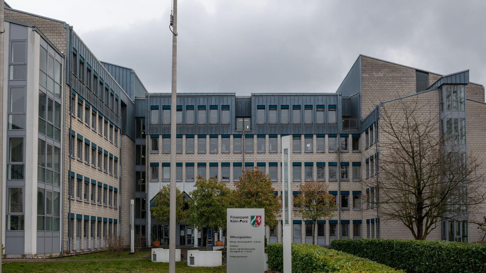 Blick auf das Finanzamt Köln-Porz (Archivfoto).