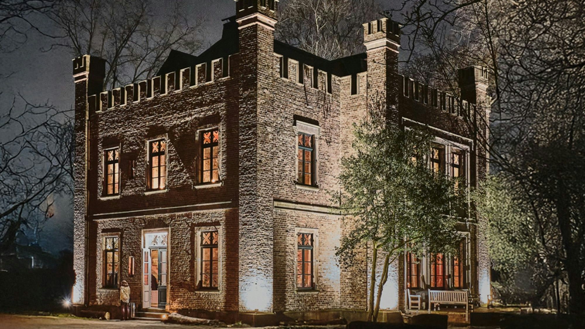 Auf dem Bild ist das historische Gebäude des Ritterguts Orr zu sehen.