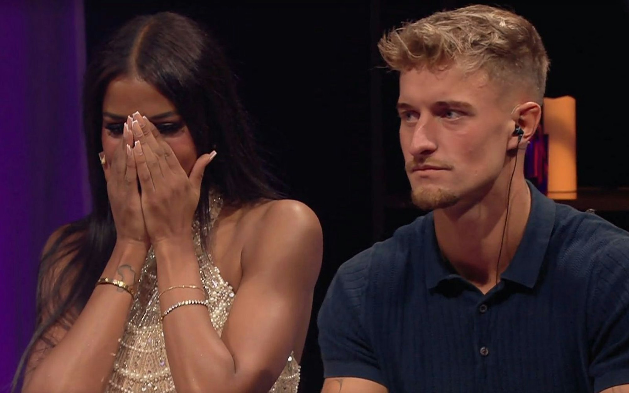 Brenda sind ihre eigenen Bilder peinlich. (Bild: RTL)