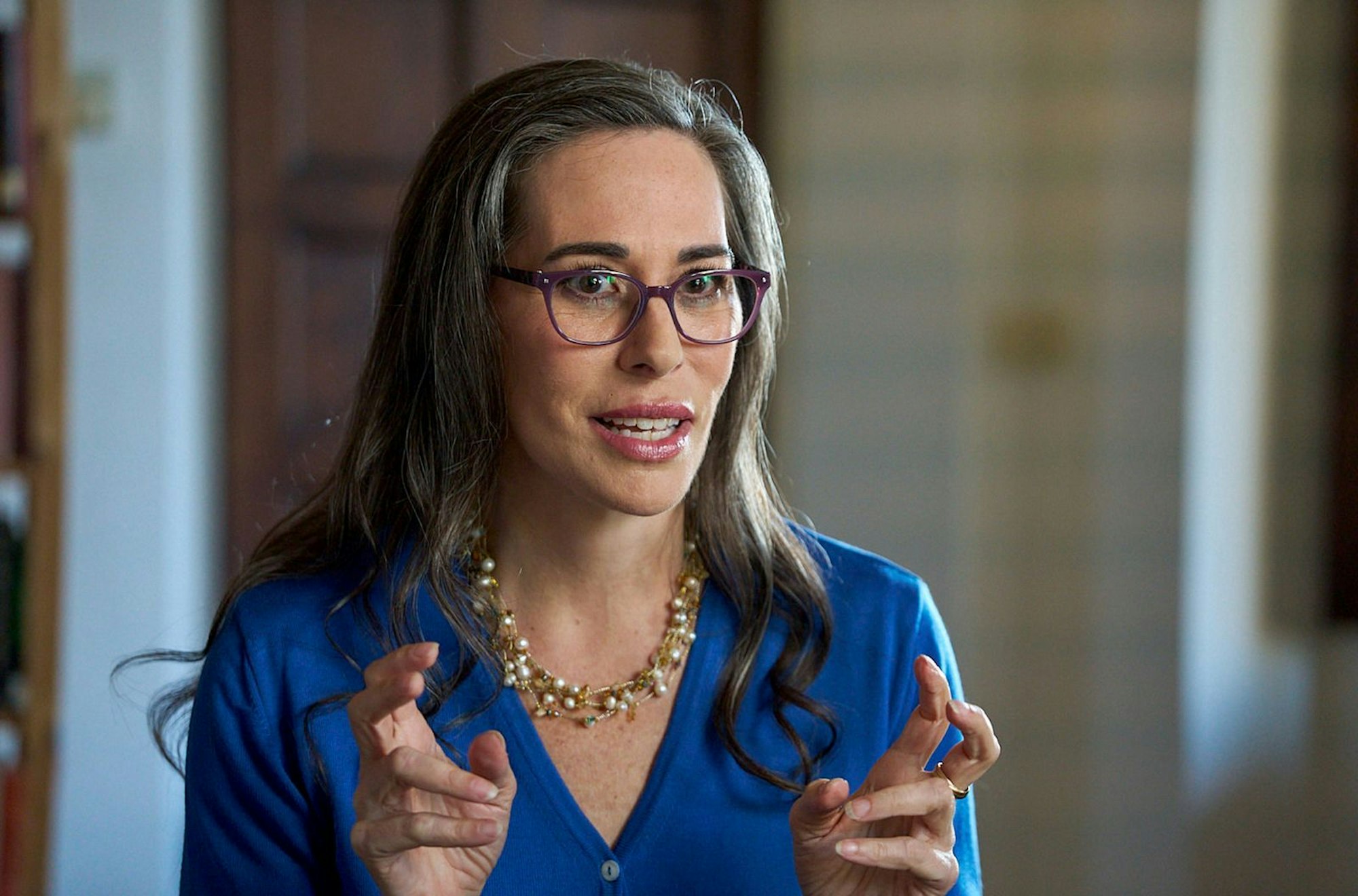 Laut der US-Soziologin Brooke Harrington habe die Nähe von Tech-Bossen wie Mark Zuckerberg und Elon Musk zu US-Präsident Donald Trump teilweise absurde Blüten getrieben. (Bild: WDR / Thomas Bresinsky)