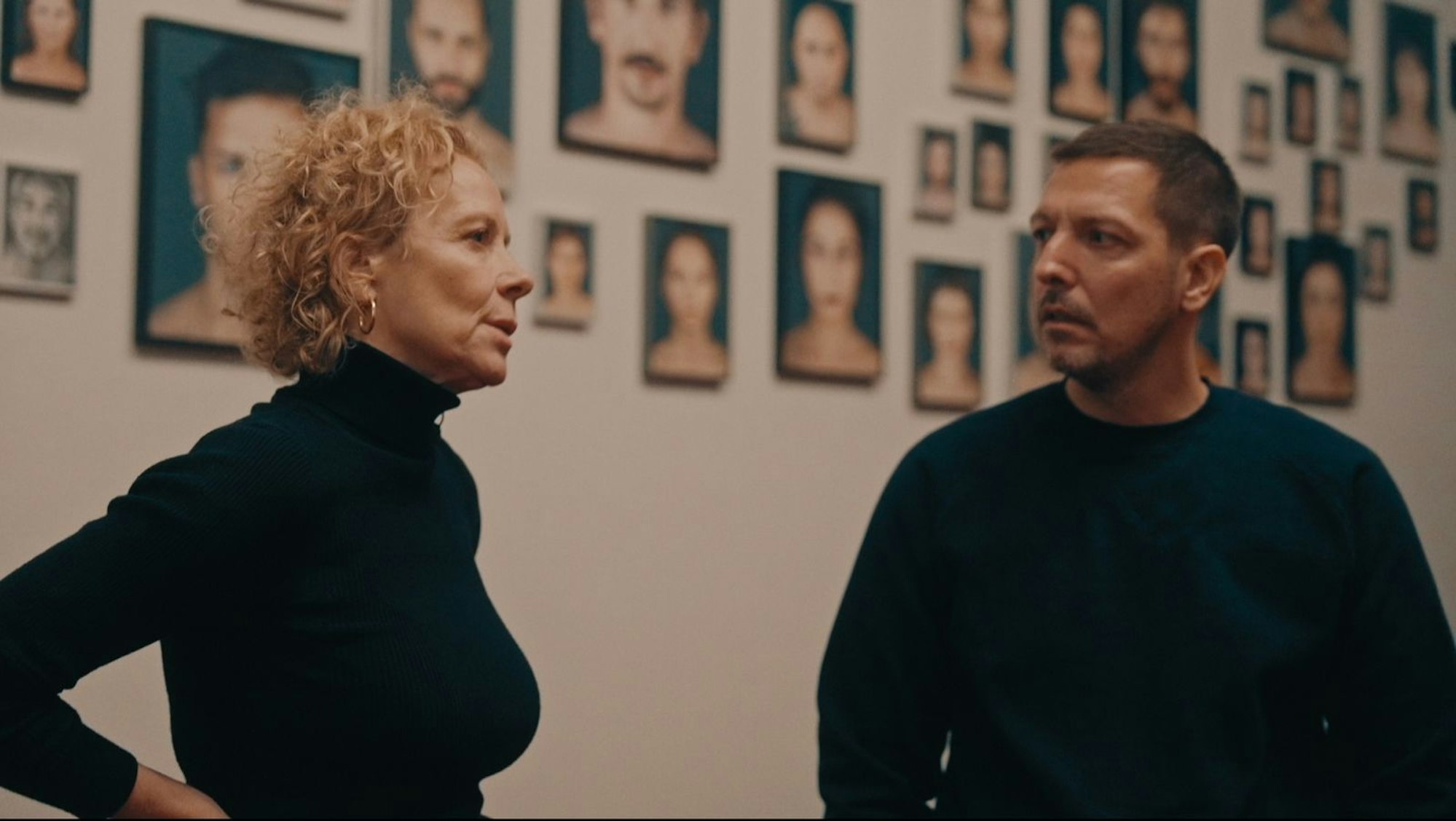 Katja Riemann will in „German Guilt“ mit Thilo Mischke mehr über das Schicksal ihrer Großmutter herausfinden. (Bild: ZDF/ Leonard Schmidt)