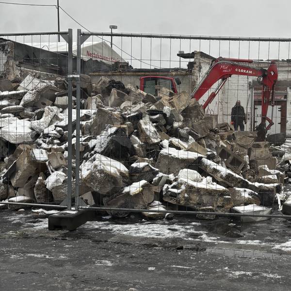 Am Großmarkt Köln sind erste Abrissarbeiten im Gange.
