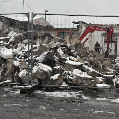 Am Großmarkt Köln sind erste Abrissarbeiten im Gange.