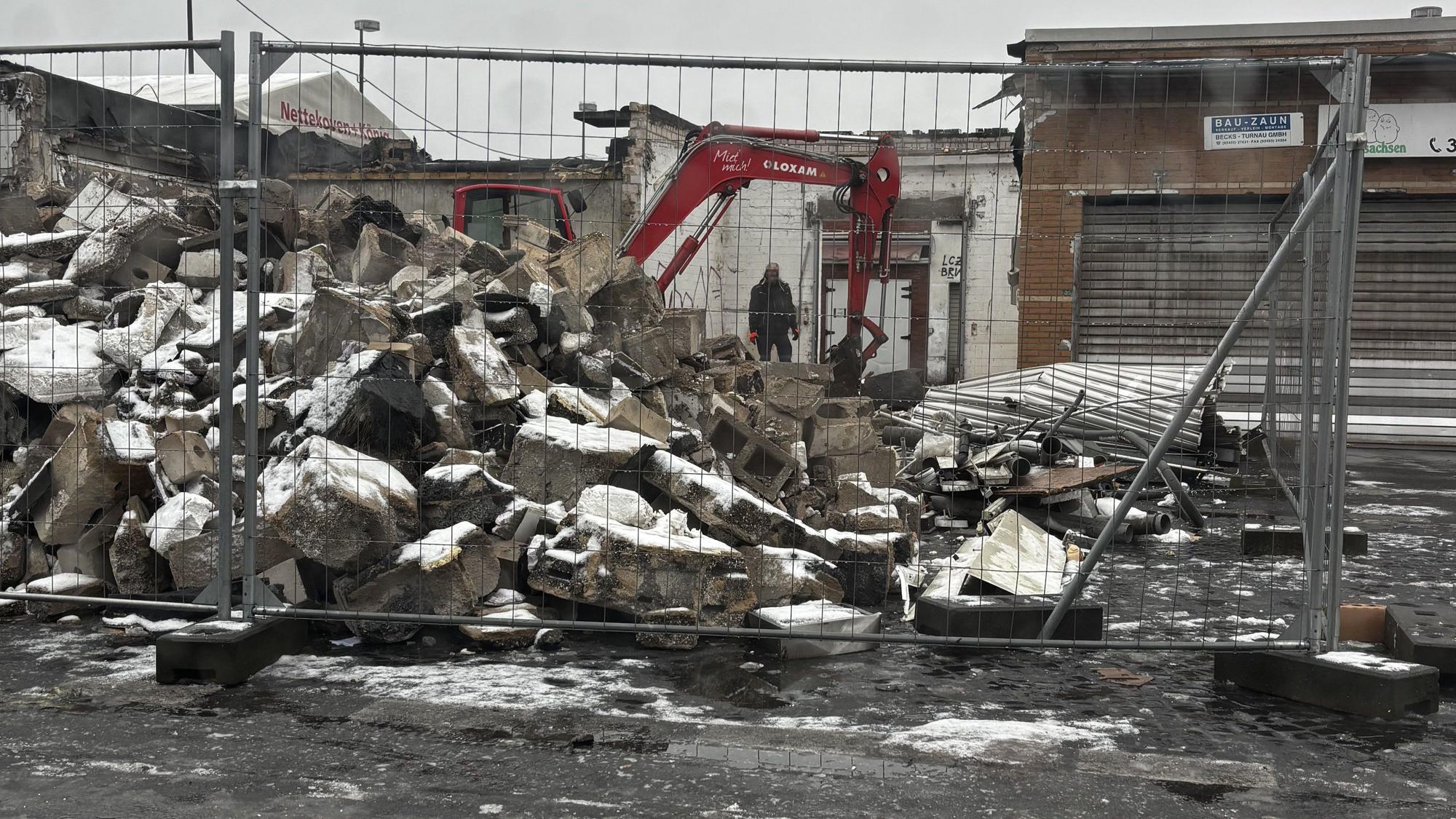 Am Großmarkt Köln sind erste Abrissarbeiten im Gange.