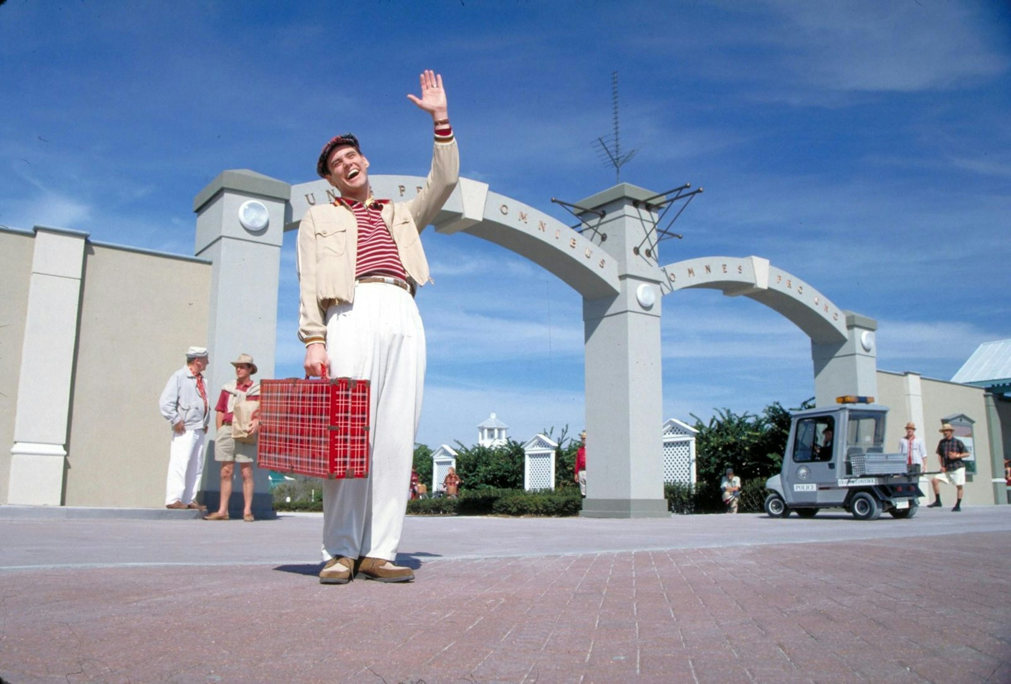 Truman Burbank (Jim Carrey) ist der Star der „Truman Show“, nur ahnt er davon nichts. (Bild: Paramount Pictures)