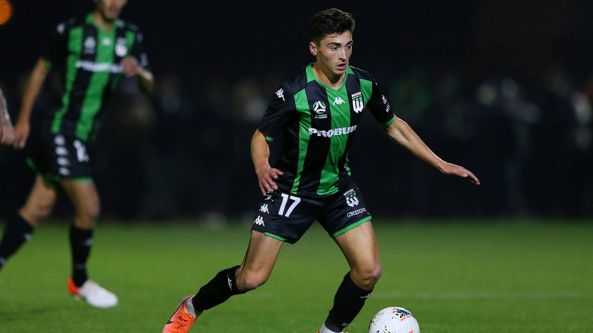 Josh Cavallo für den Western United FC am Ball.