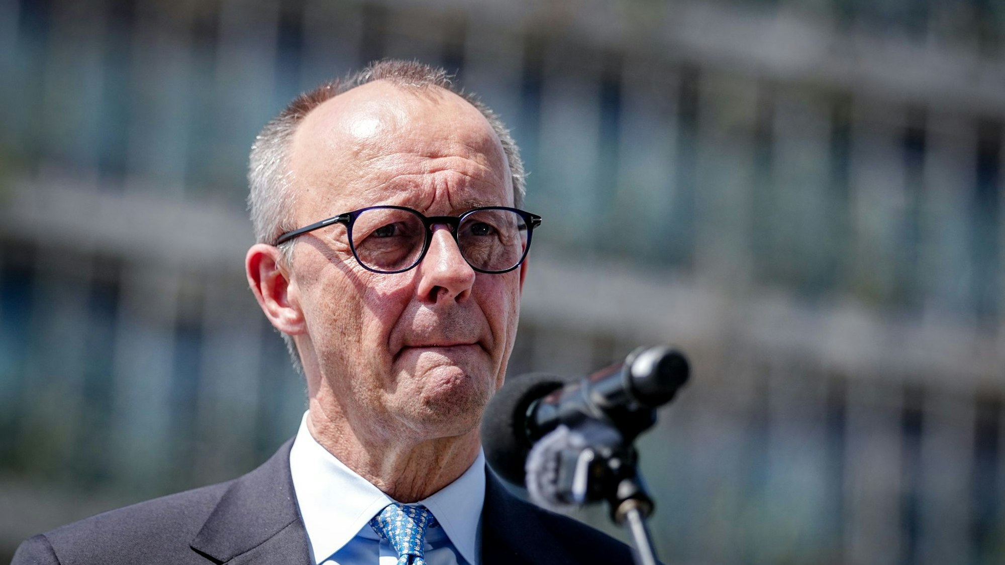 Kanzler Merz äußert sich in Indien mit deutlichen Worten zur Lage im Iran.