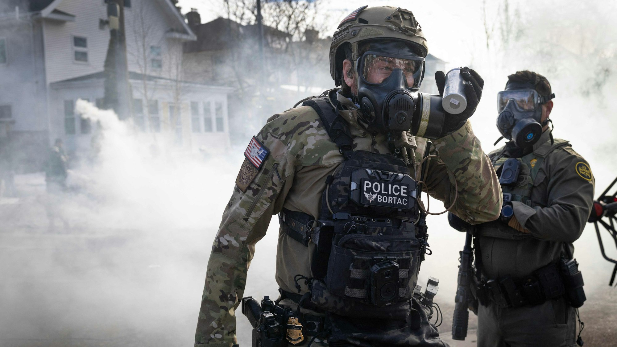 Bundesbeamte setzen in Minnesota Tränengas gegen Demonstrierende ein.