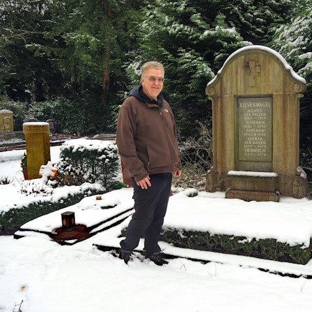 Uli Kievernagel geht regelmäßig zum eigenen Grab auf dem Südfriedhof.