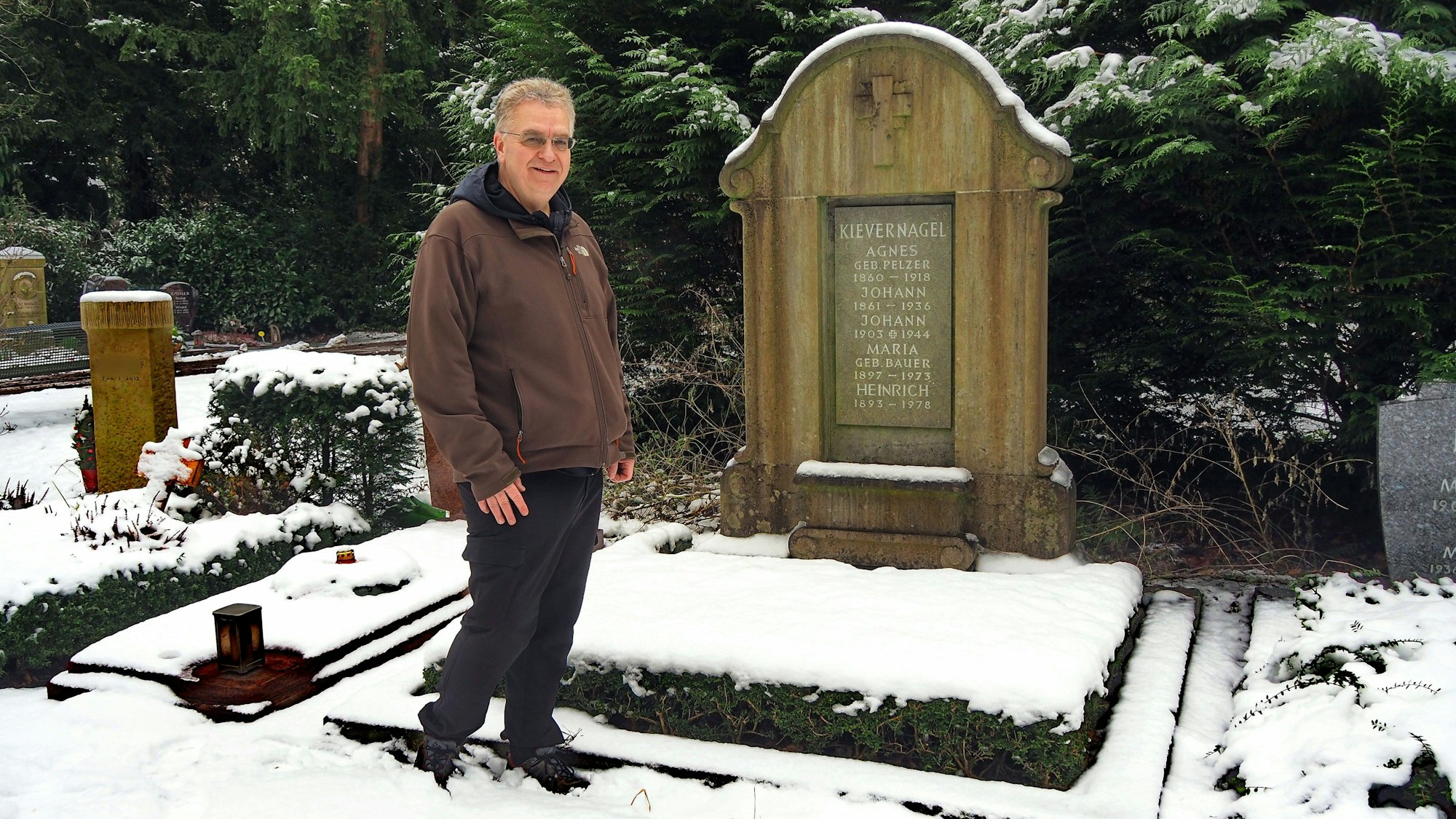 Uli Kievernagel geht regelmäßig zum eigenen Grab auf dem Südfriedhof.