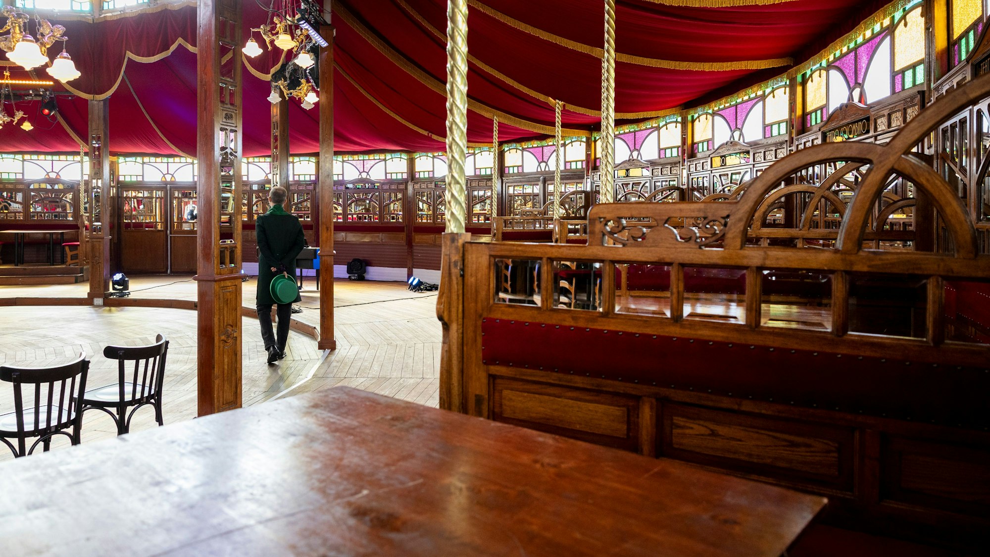 Das Urania-Theater ist von Ehrenfeld in das Schanzenviertel in einen Spiegelpalast gezogen.