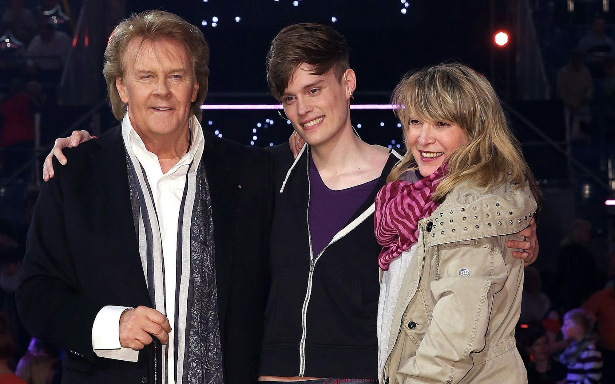 Seit den 1980er-Jahren lebt Howard Carpendale mit der Amerikanerin Donnice Pierce zusammen, 1988 kam ihr gemeinsamer Sohn Cass (Bild, Mitte) zur Welt. 2018 heiratete das Paar. (Bild: Ronny Hartmann/Getty Images)