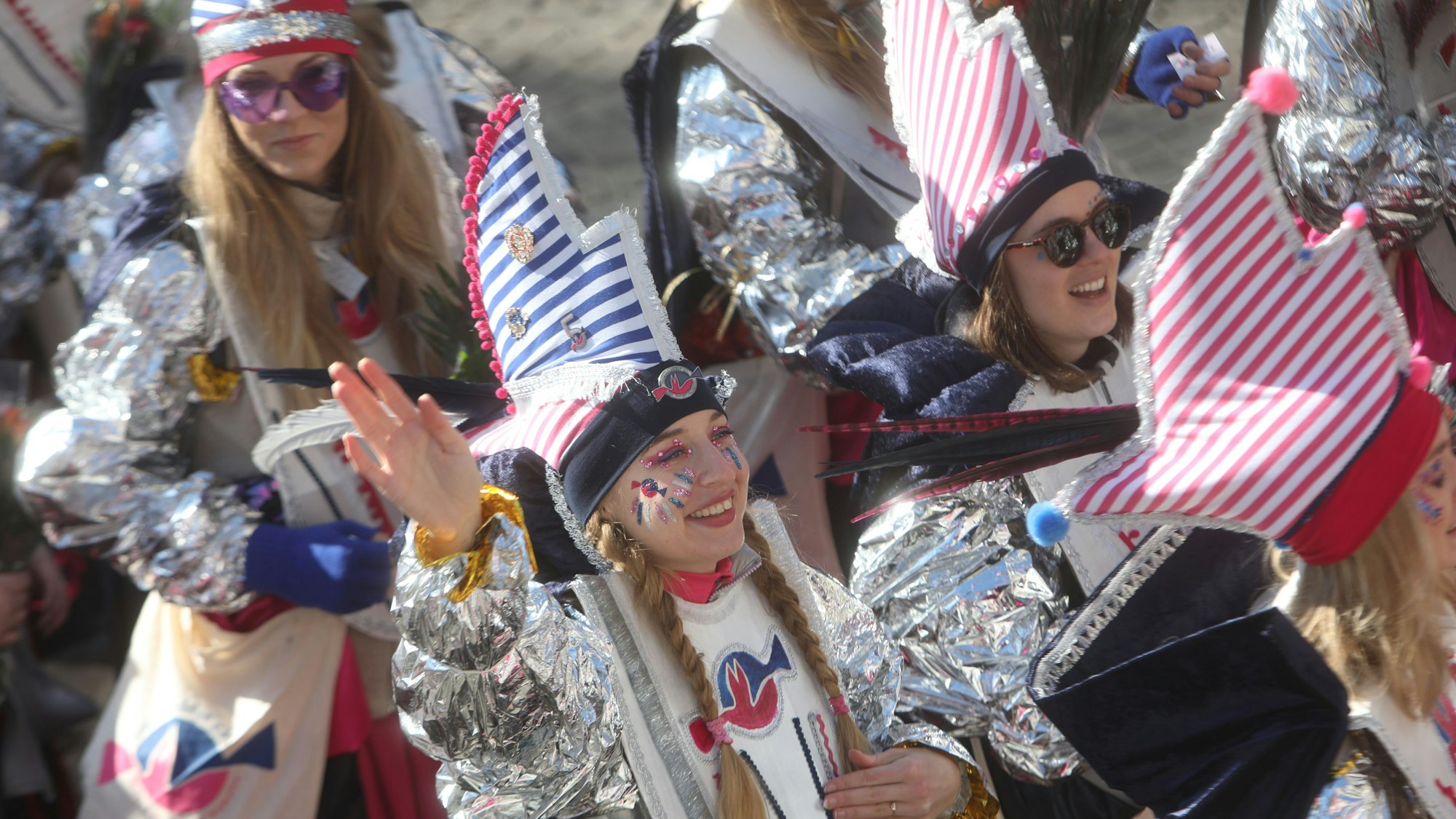 Eine Gruppe im Schull- un Veedelszöch. Sie sind ein traditioneller Karnevalsumzug im Kölner Karneval. (Archivbild 2025)