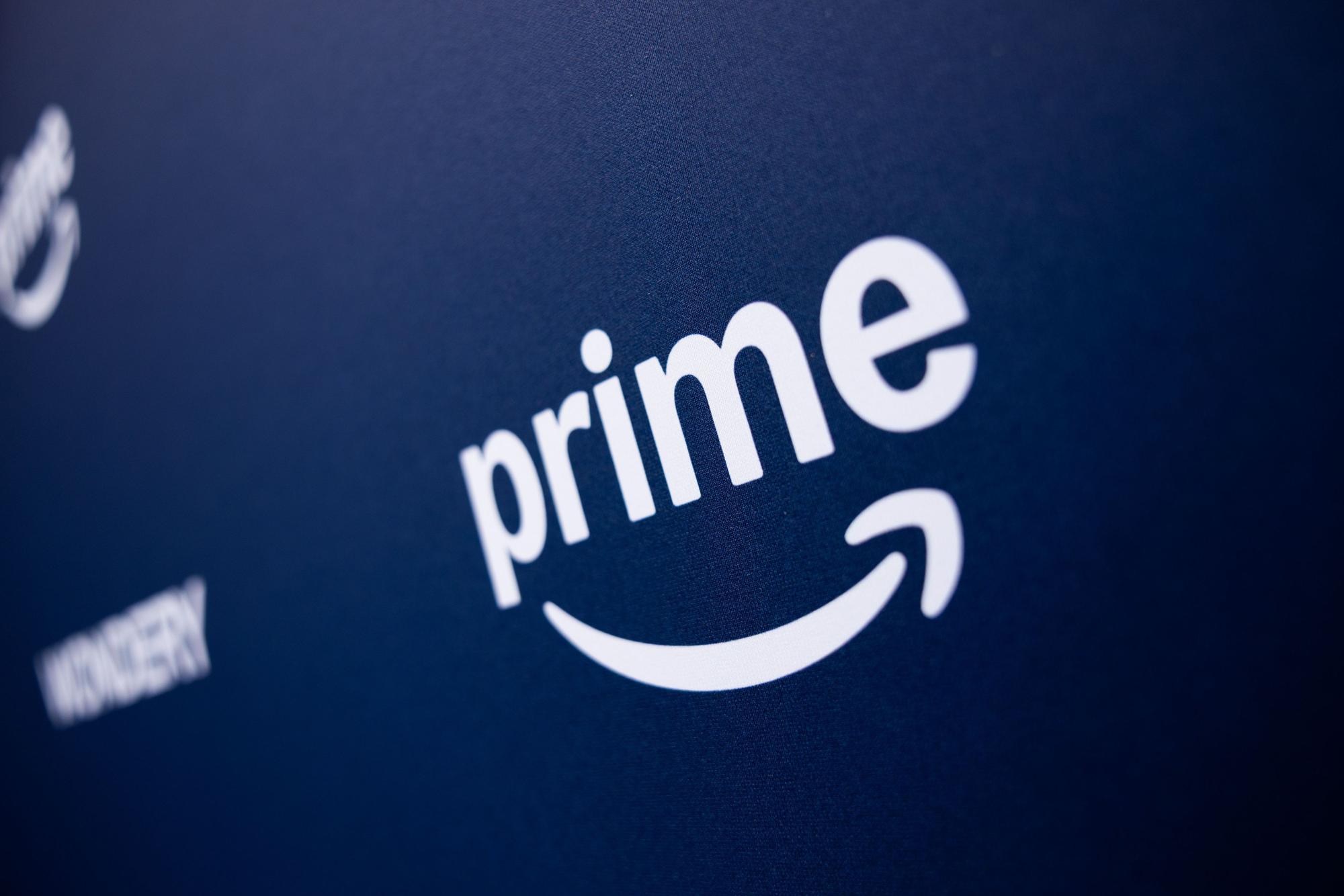 Das Prime-Logo auf blauem Hintergrund.