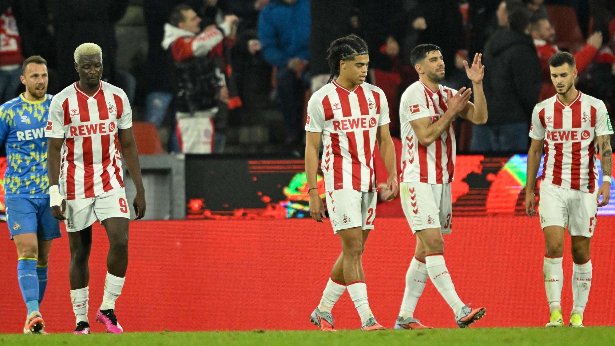 Die Profis des 1. FC Köln gingen am Mittwoch enttäuscht, aber erhobenen Kopfes vom Platz.