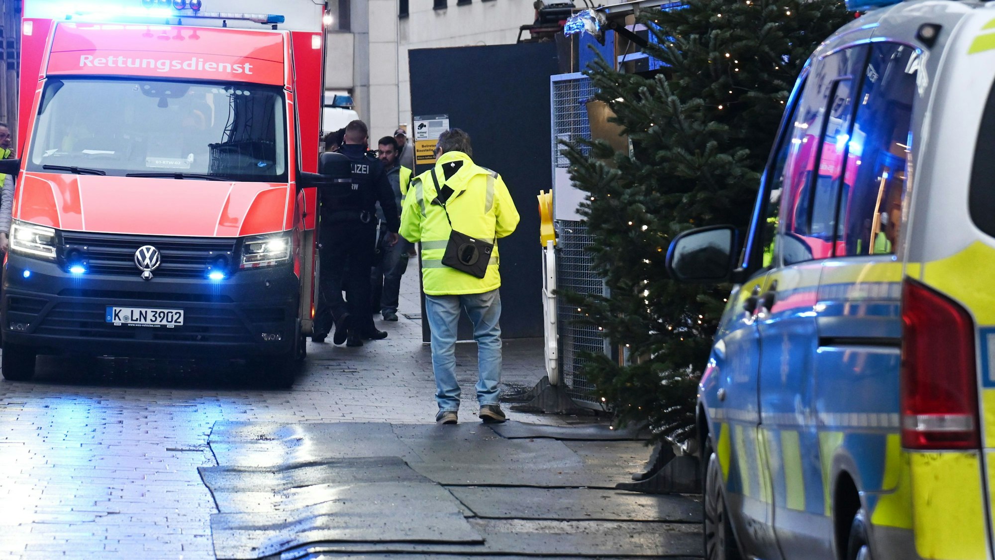 An der Einsatzstelle vor dem Dom-Hotel kommt es eventuell zu Sperrungen.