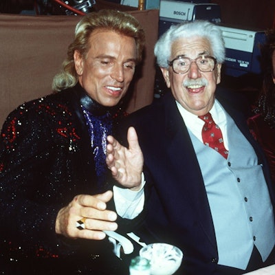 Willy Millowitsch mit den Zauberkünstlern Siegfried & Roy.