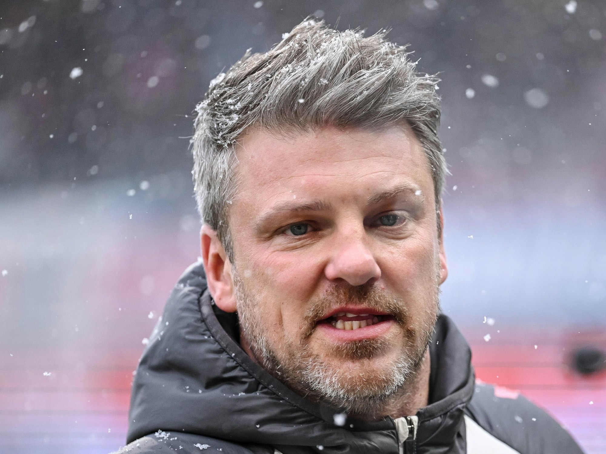 Lukas Kwasniok im Schneetreiben.