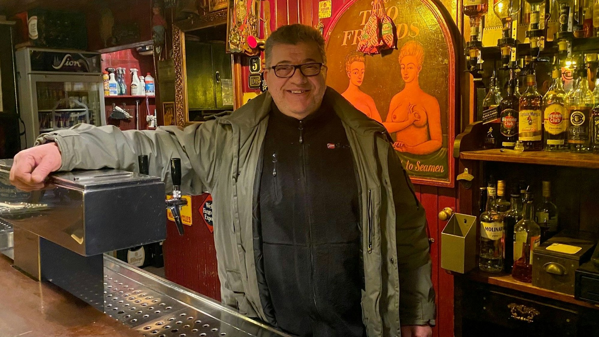 Zu sehen ist Jani Petropoulos.