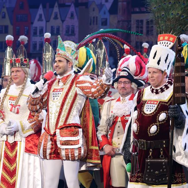 Proklamation des Kölner Dreigstirns 2026: Prinz Niklas I. (Niklas Jüngling), Bauer Clemens (Clemens von Blanckart) und Jungfrau Aenne (Stefan Blatt) im Gürzenich Köln.