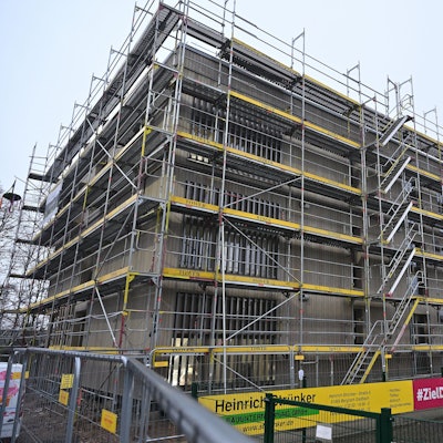 Das Foto zeigt das Klassenhaus am Bonhoeffer-Gymnasium.