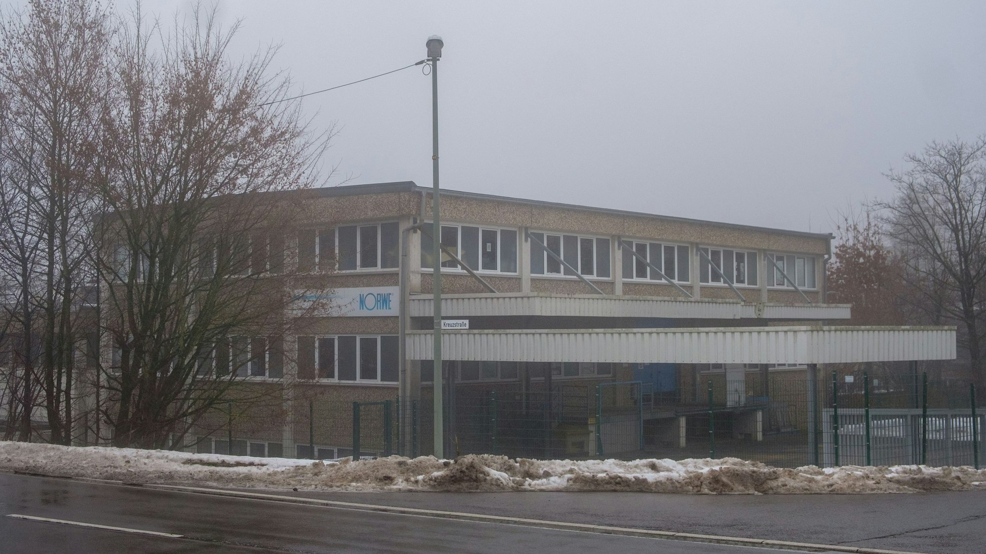 Blick auf ein Firmengebäude in Bergneustadt-Pernze