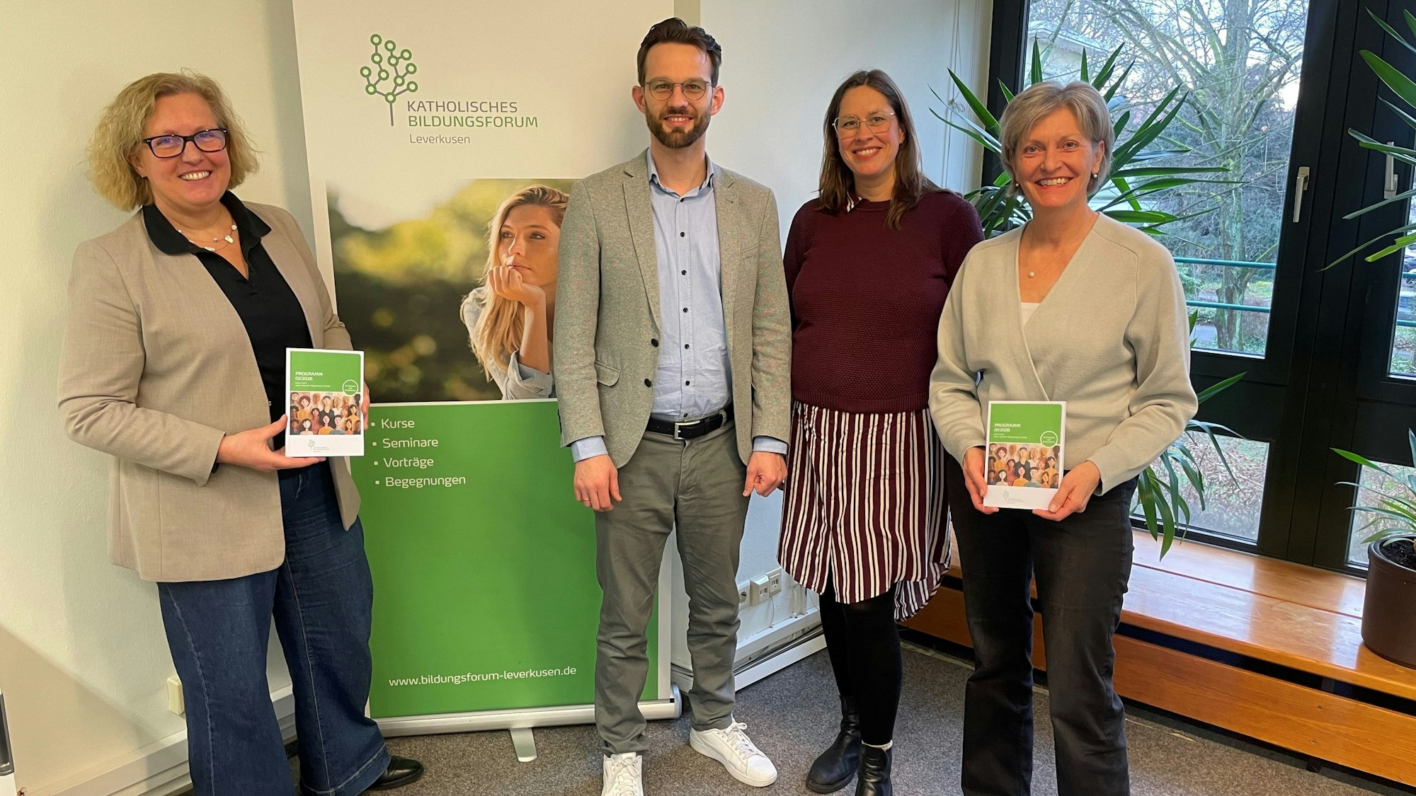 Sabine Höring, Maximilian Anton, Anja Gurk und Martina Böhm vom Katholischen Bildungsforum Leverkusen.