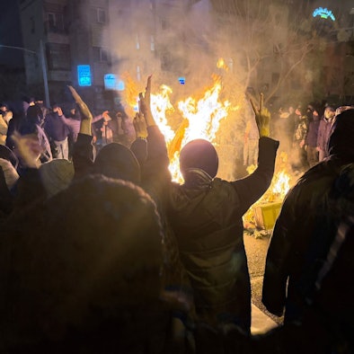 Menschen im Iran protestieren unter Lebensgefahr.