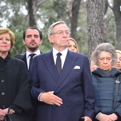 Die griechische Ex-Königin Anne-Marie von Dänemark mit ihrem Ehemann Konstantin II., daneben Prinzessin Irene von Griechenland und Dänemark sowie Königin Sofía von Spanien.