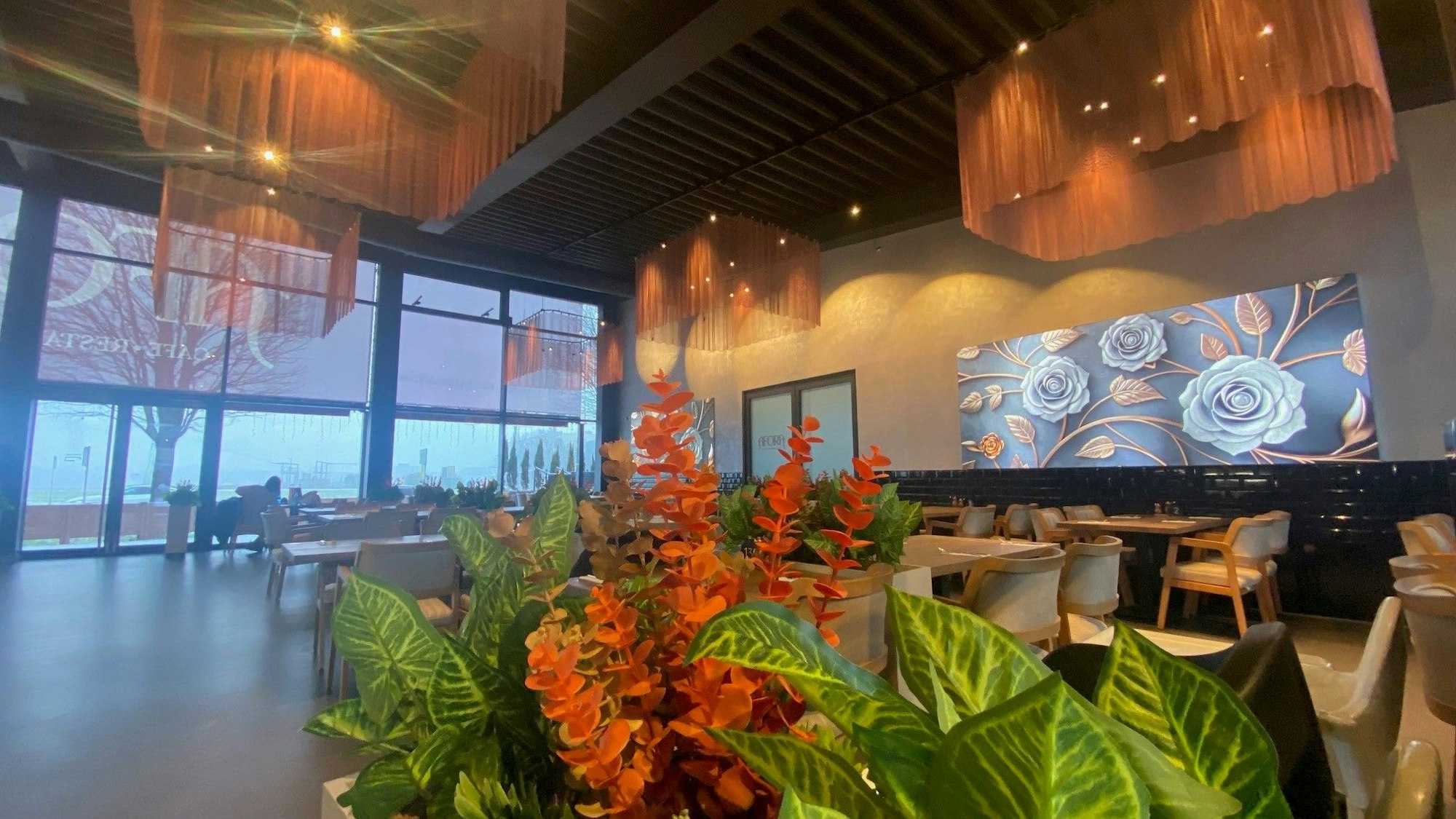 Im neuen Restaurant Afora kommen mediterrane Speisen auf den Tisch. Herzstück des Restaurants ist der große Holzkohlegrill. Osman Türkan hat sich mit dem Lokal einen Traum erfüllt.