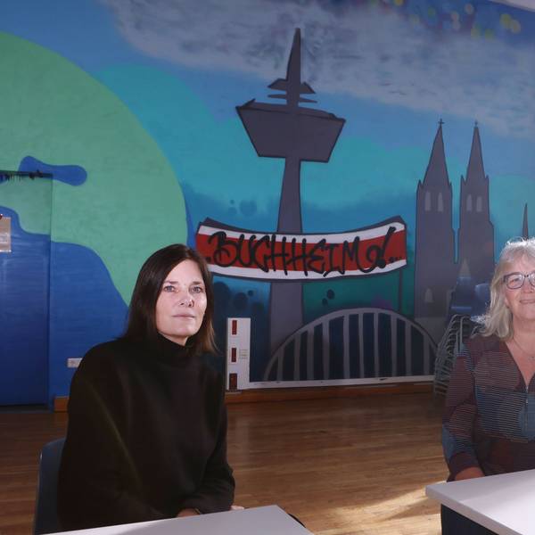 13.01.2026, Köln: Die Schulleiterinen der Nelson-Mandela-Schule in Buchheim, Andrea Badjie (schwarzes Oberteil) und ihrer Stellvertreterin Anja Dinslaken. Sie sprechen im Interview über benachteiligte Stadtteile. Foto: Arton Krasniqi