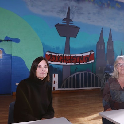 13.01.2026, Köln: Die Schulleiterinen der Nelson-Mandela-Schule in Buchheim, Andrea Badjie (schwarzes Oberteil) und ihrer Stellvertreterin Anja Dinslaken. Sie sprechen im Interview über benachteiligte Stadtteile. Foto: Arton Krasniqi