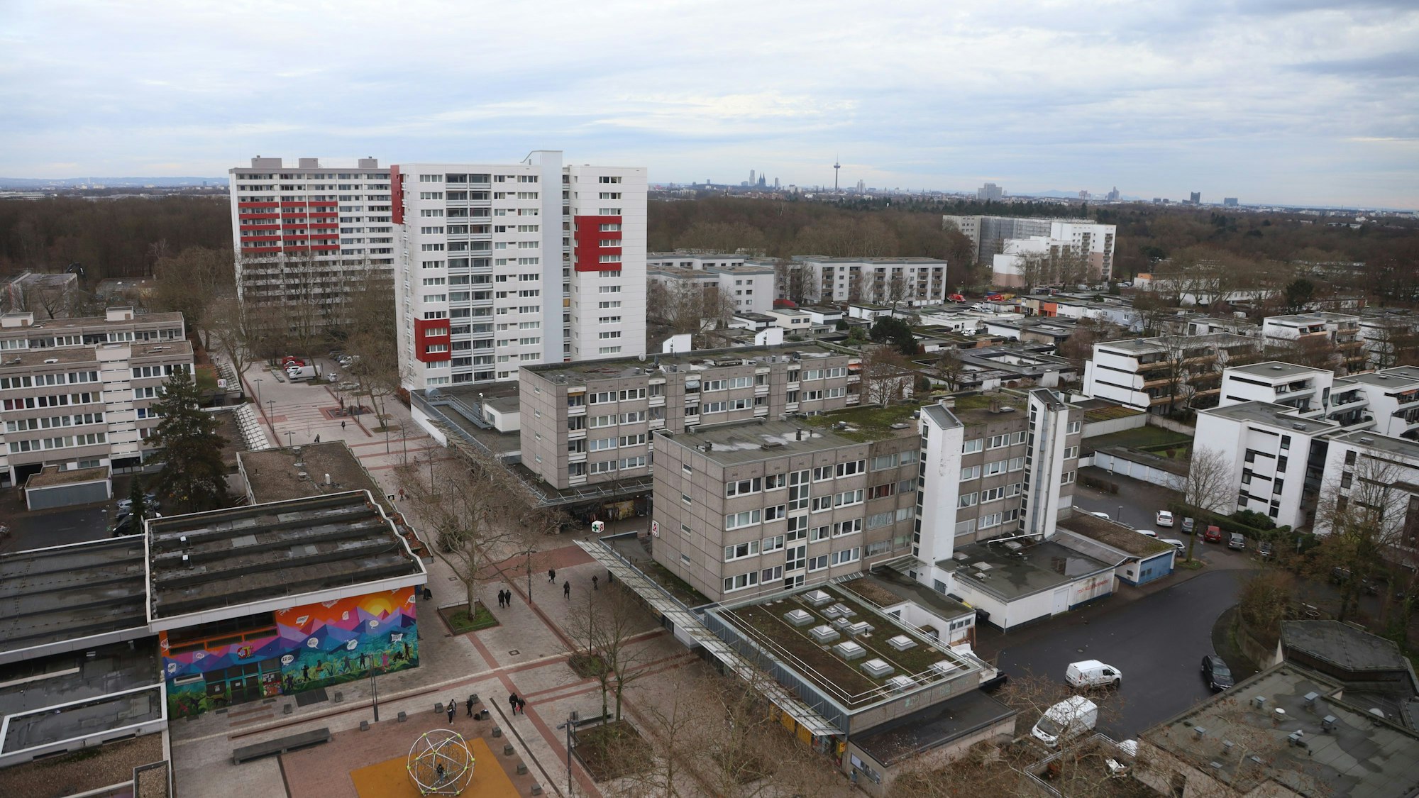 Das verwinkelte Görlinger-Zentrum bietet viele Möglichkeiten für Jugendliche, nach dem Zünden von Böllern zu fliehen.