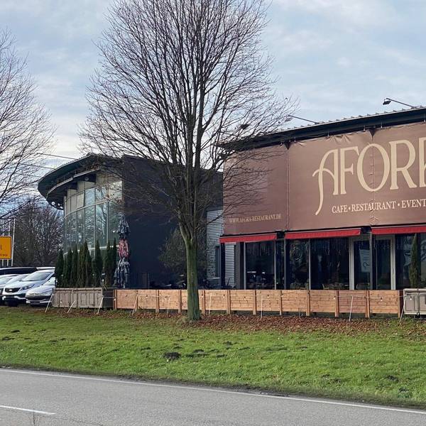Zu sehen ist das Restaurant von außen.