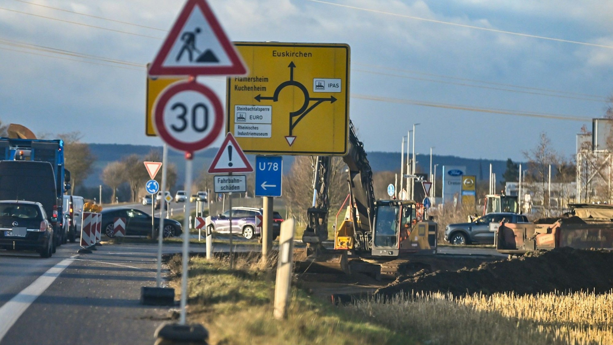 Das Bild zeigt einen Teil der Baustelle an der L210/L182.