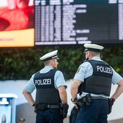 Bundespolizei nimmt vermisste Jugendliche am Flughafen Köln/Bonn in Obhut.