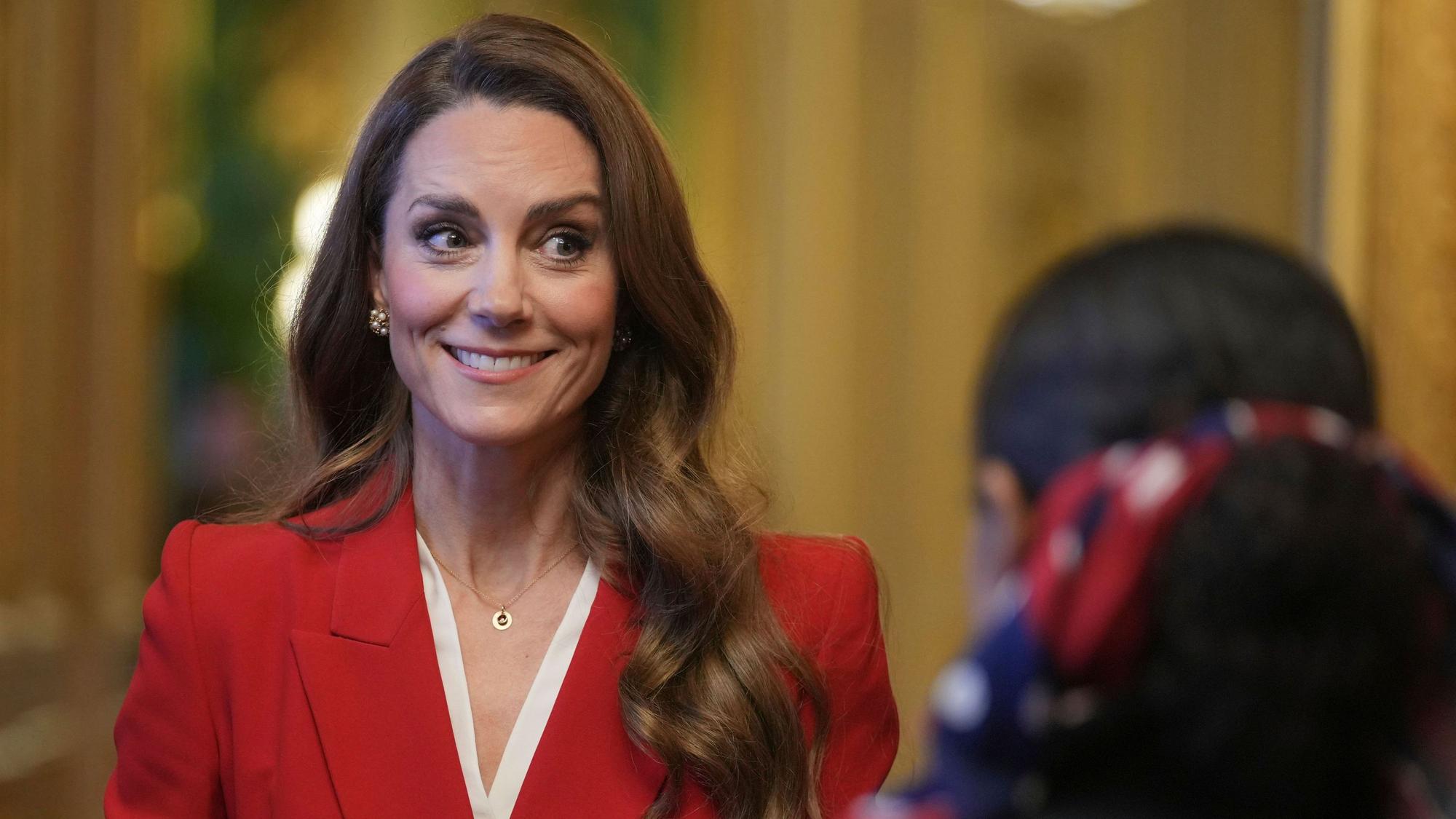 Prinzessin Kate empfängt Mitglieder der englischen Rugby-Frauenmannschaft auf Schloss Windsor.