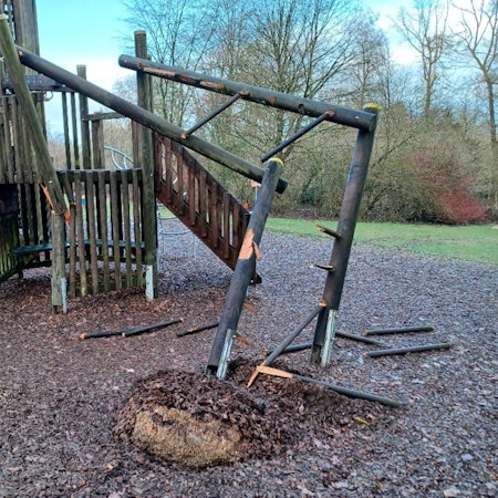 Ein beschädigtes Spielgerät.