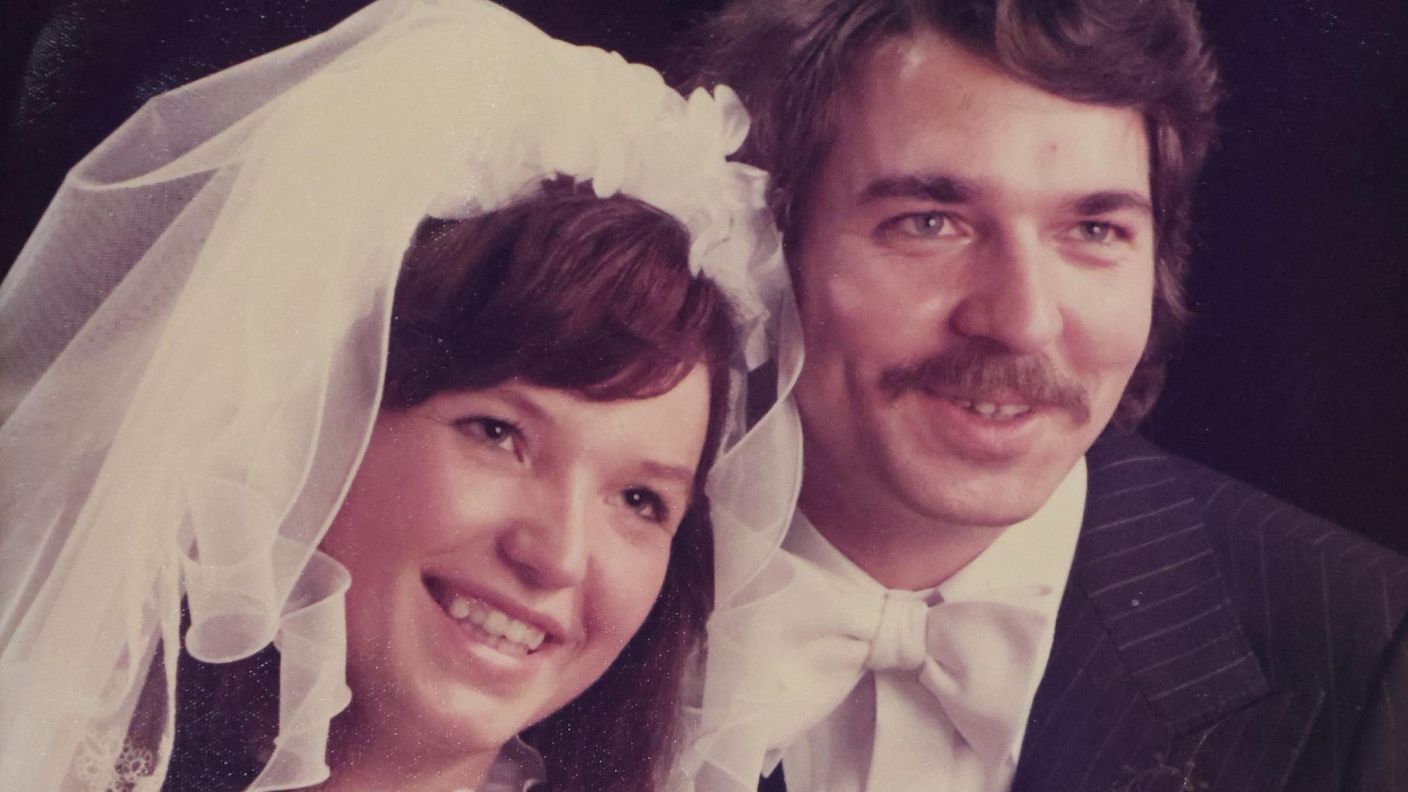 Ein altes Hochzeitsfoto von Petra und Jürgen Viebahn.