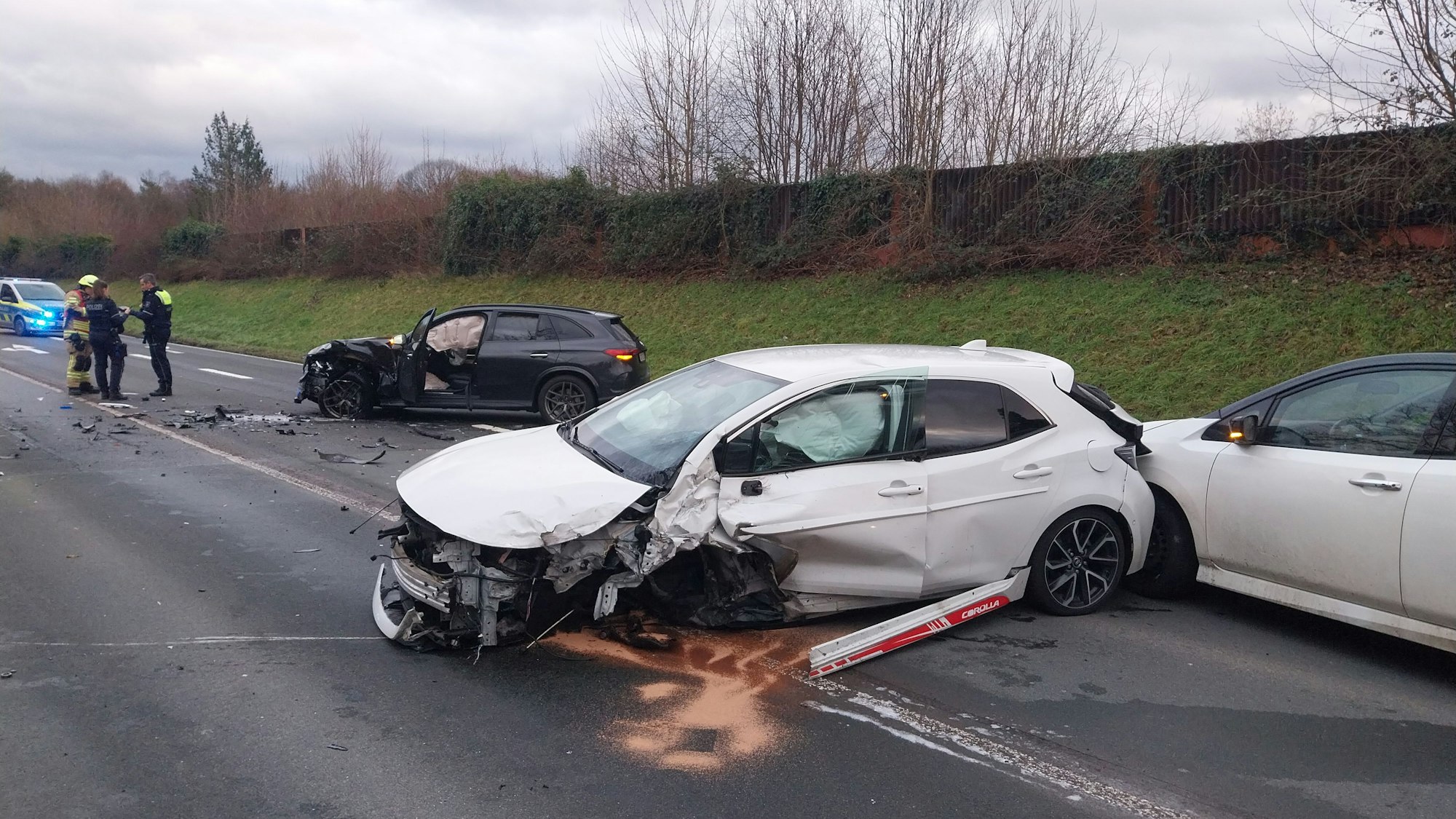Auf der Bundesstraße 56 sind drei Autos zusammengestoßen.