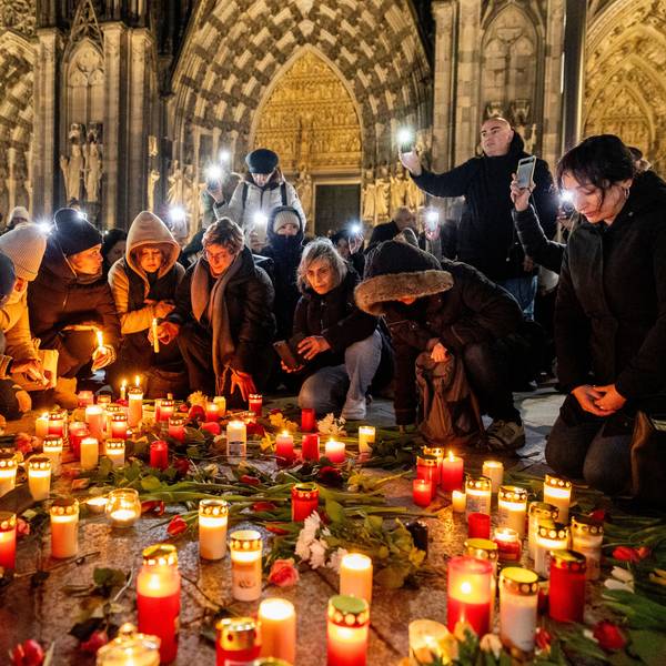 In Köln haben Menschen der gestorbenen Protestierenden im Iran gedacht.