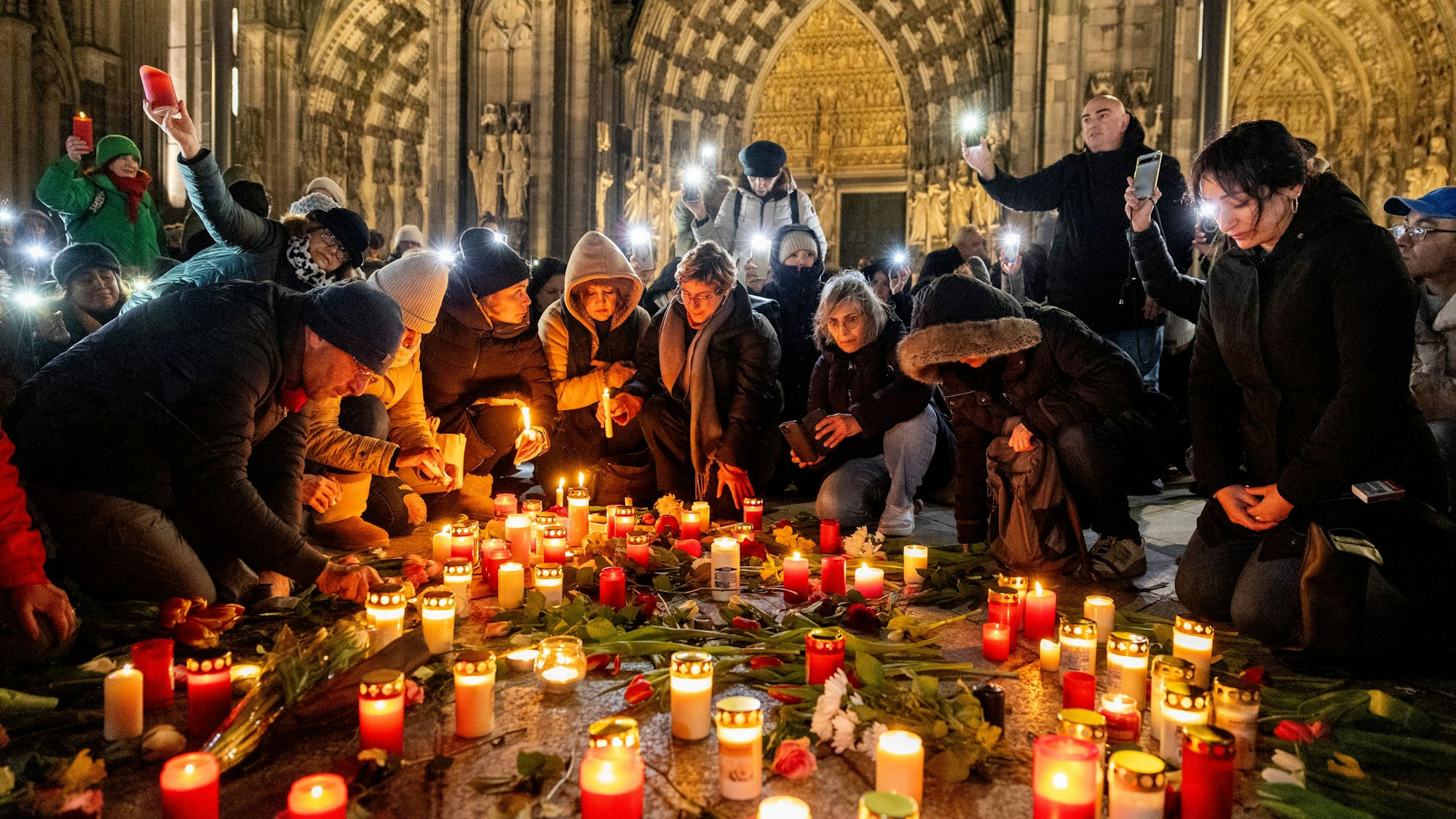 In Köln haben Menschen der gestorbenen Protestierenden im Iran gedacht.