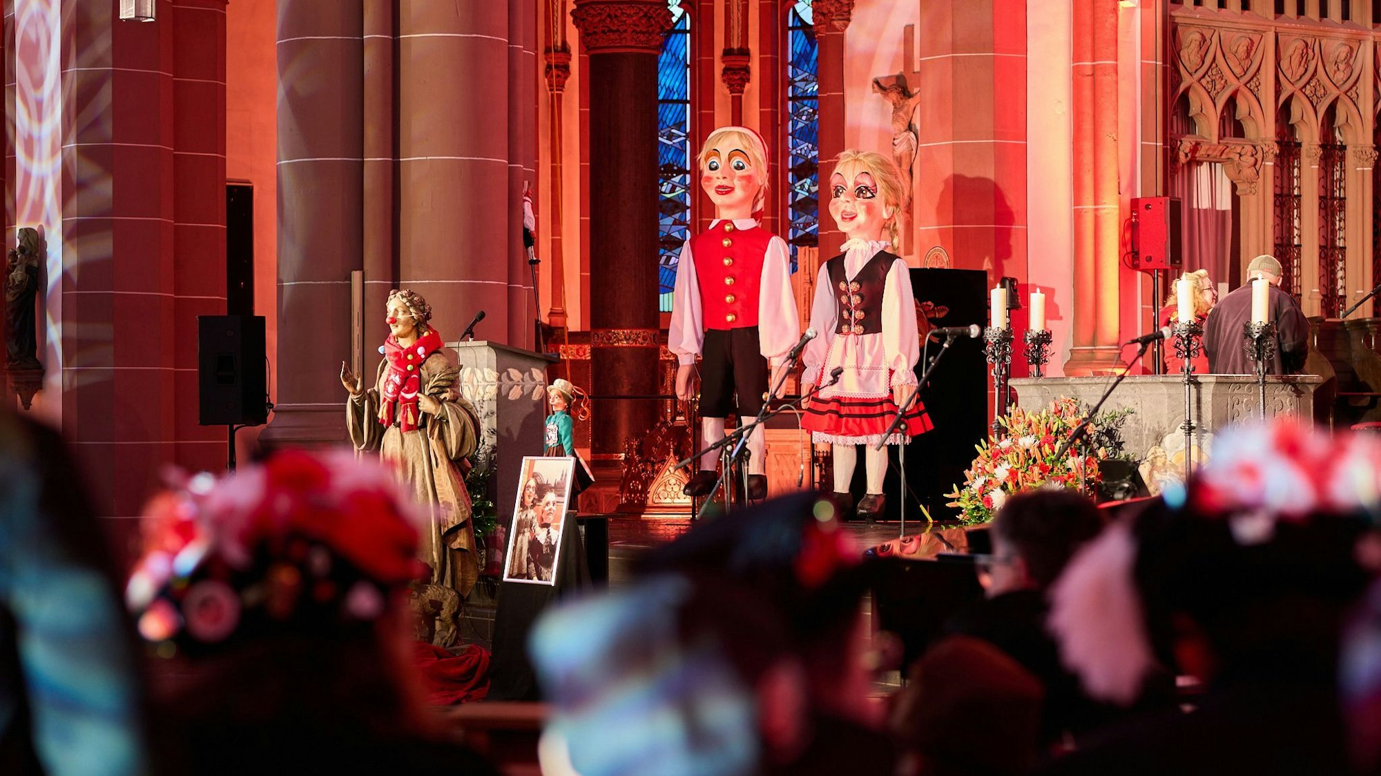 2024 predigte das Hänneschen beim Fastelovendsgottesdienst in St. Agnes.