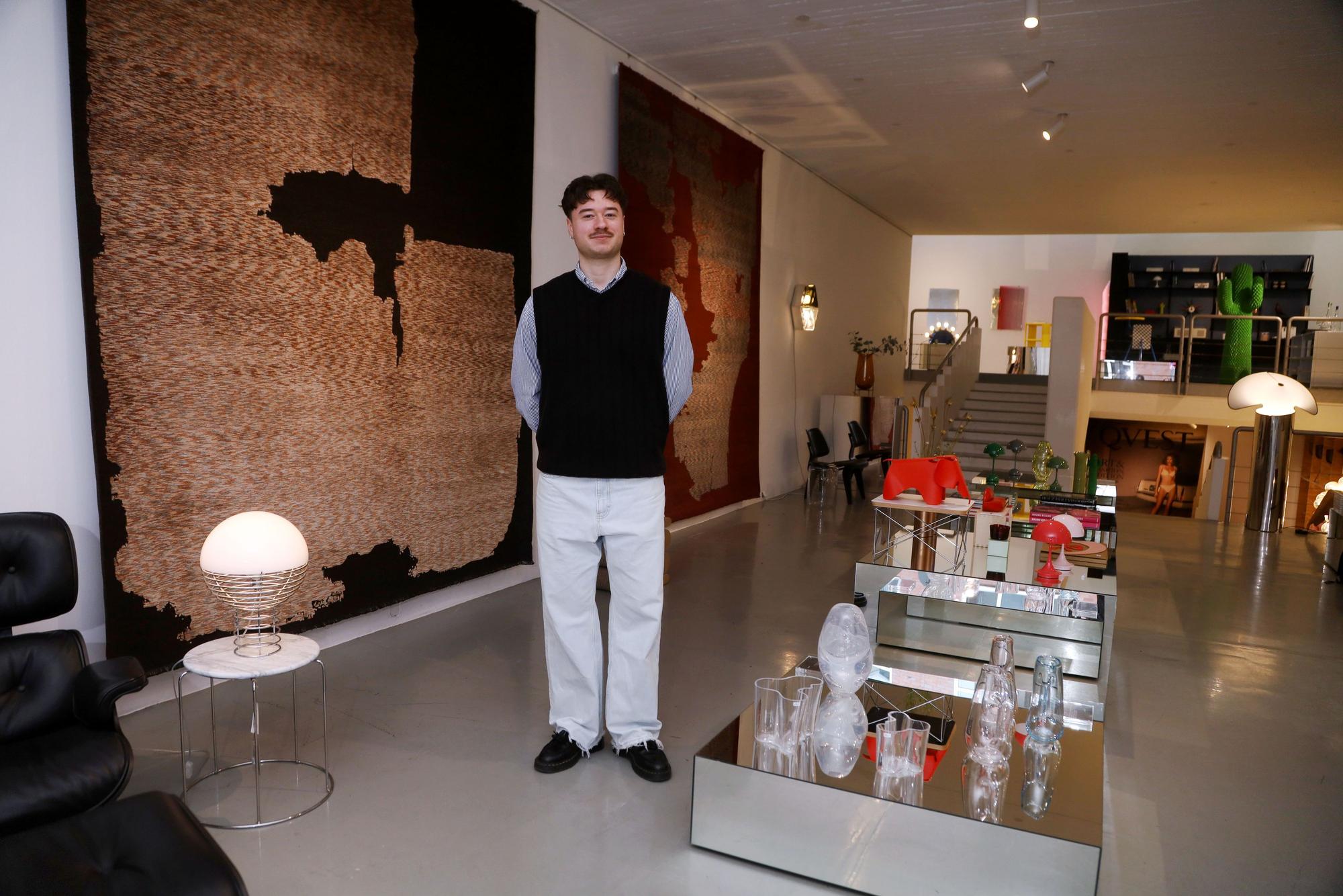 16.01.2026, Köln: Moritz Hinrichs im Qvest. Ein Rundgang über das traditionelle Design-Festival „Passagen“. Foto: Arton Krasniqi