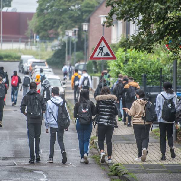 Deichtorstraße Schulweg, Schulbeginn. Foto: Ralf Krieger