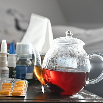 Viele Menschen streckt gerade die Grippe nieder. Hausärzte sprechen von vielen schweren Fällen, die zwei Wochen andauern. (Symbolbild)