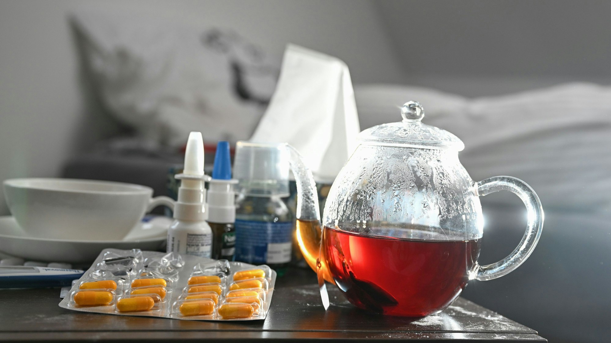 Viele Menschen streckt gerade die Grippe nieder. Hausärzte sprechen von vielen schweren Fällen, die zwei Wochen andauern. (Symbolbild)